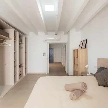 Comfort & Charm In The Center 아파트 *