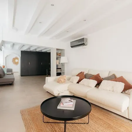 Comfort & Charm In The Center 아파트 *