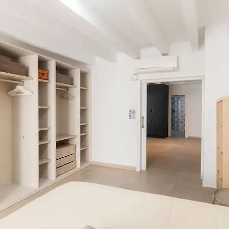 Comfort & Charm In The Center 아파트 *
