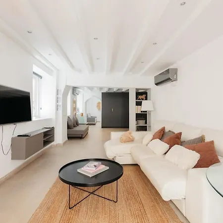 Comfort & Charm In The Center 아파트