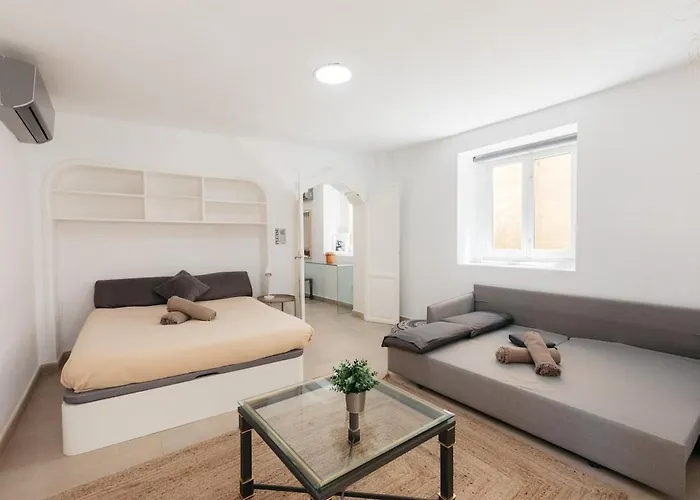 Comfort & Charm In The Center Valenza