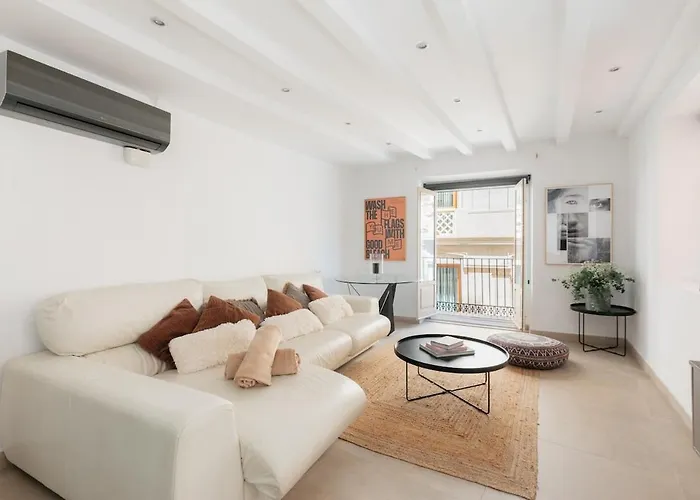 Comfort & Charm In The Center *