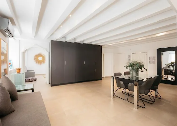 Comfort & Charm In The Center Valenza