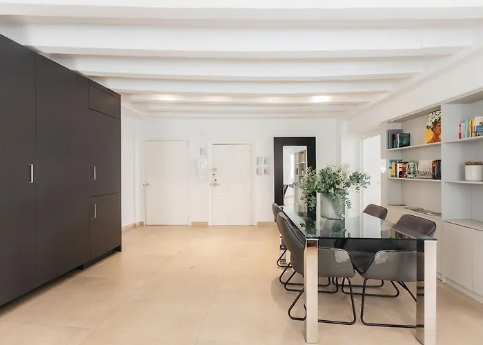Comfort & Charm In The Center *