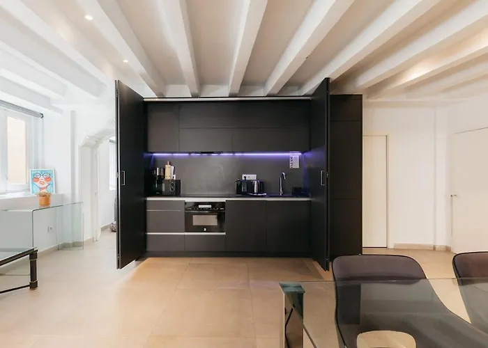 Comfort & Charm In The Center *